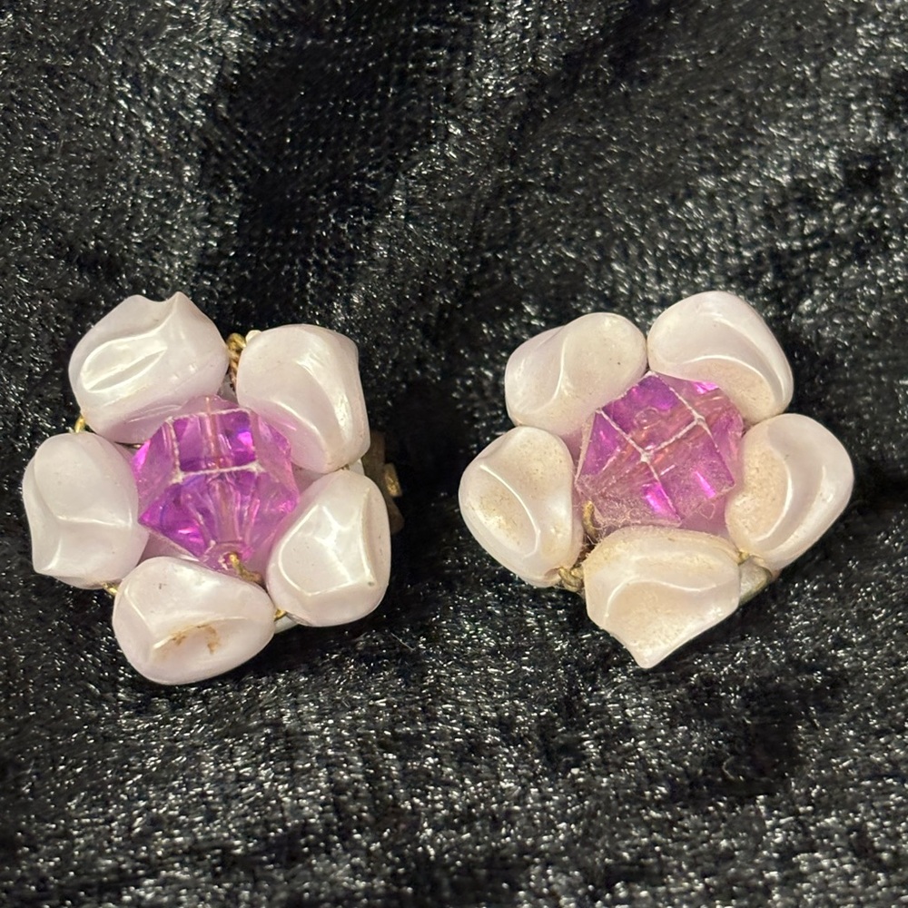 Vintage Lavender and White Floral clip-on Earrings made in Germany.
